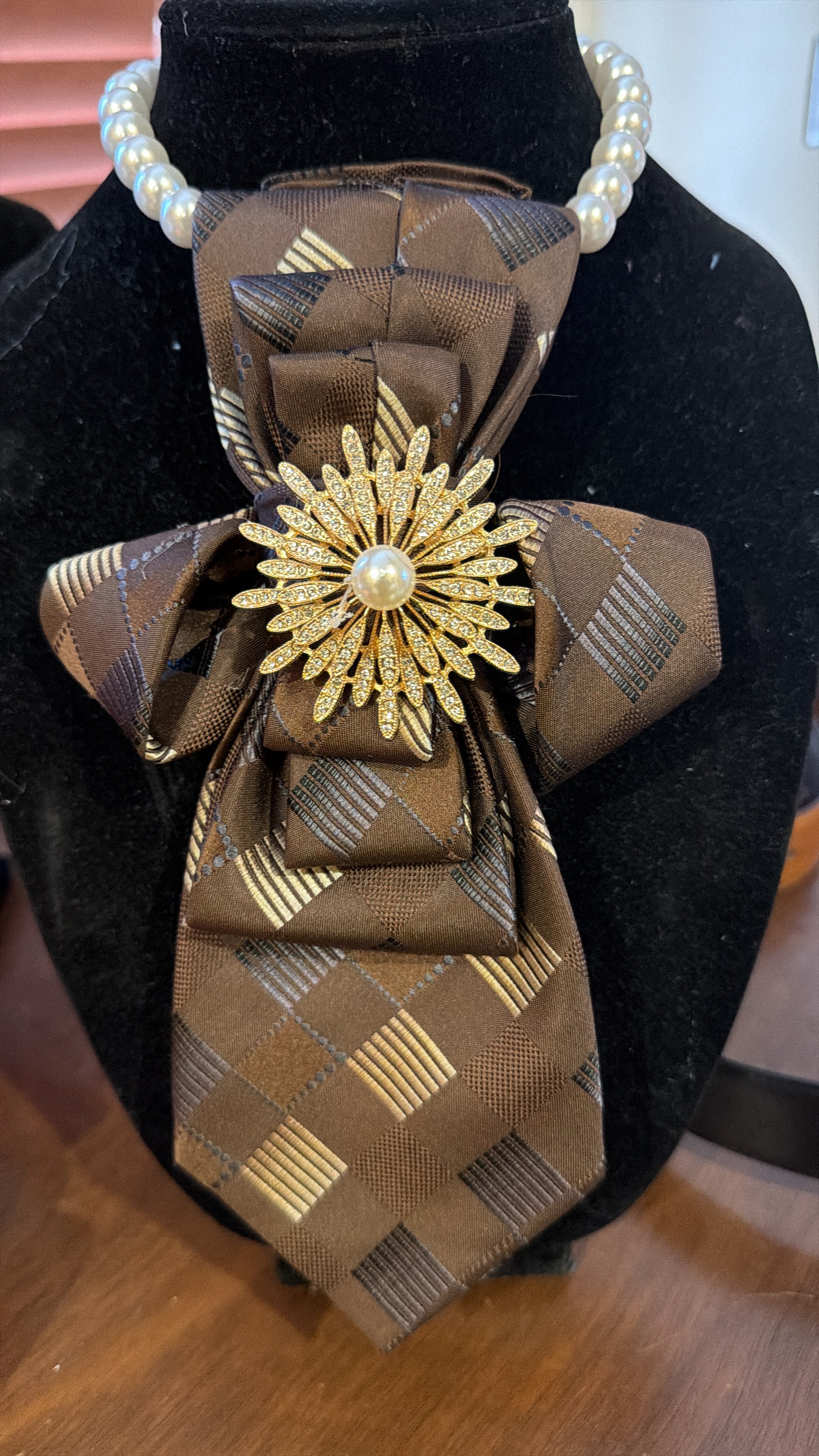 Elegant and fun ties
